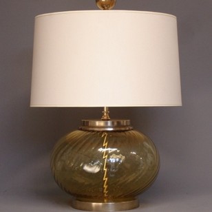 Single vintage amber swirl glass table lamp.